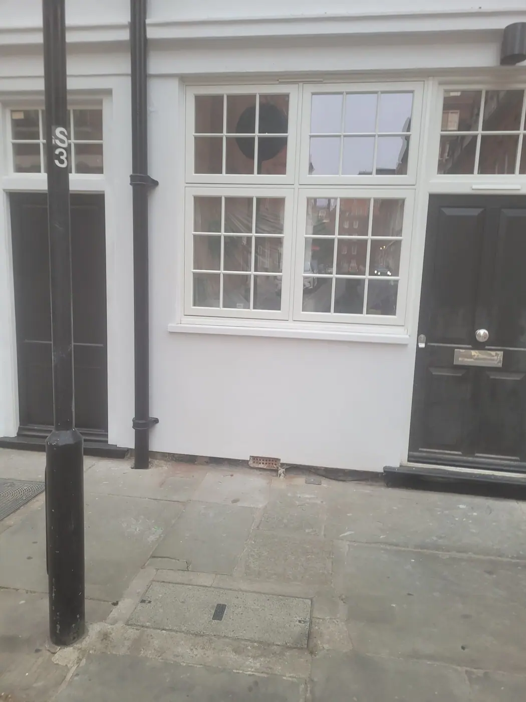 A mews front finished in render, Bond Street